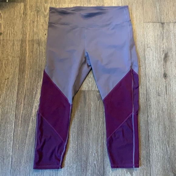 Fabletics Pants - Fabletics Powerhold Cropped Leggings